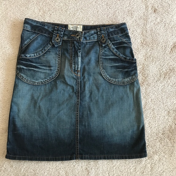 H&M LOGG Dark Acid Wash Denim Skirt sz 6 - Picture 1 of 4